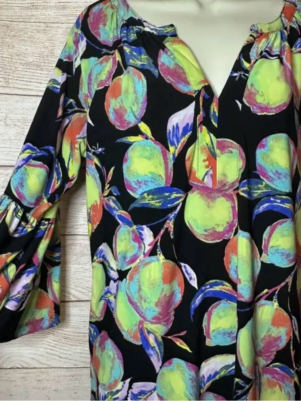 Pappagallo “Kelsi Top” V Neck Women’s Black Multicolor Floral Shirt